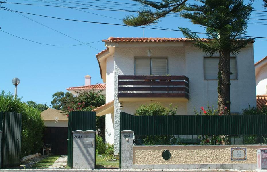 Traditional Villa In S Pedro , Estoril Alapraia Exterior photo